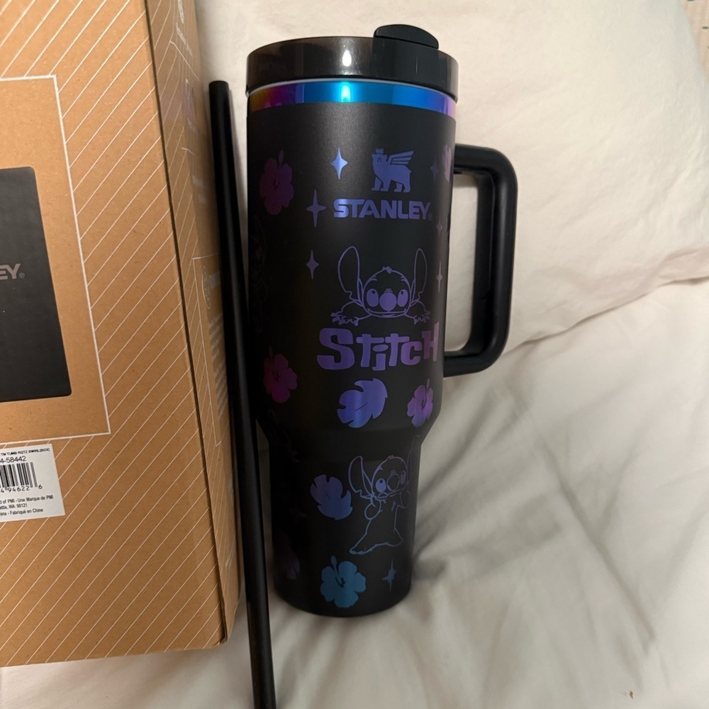 Stanley Disney Collab Stitch! Black Monocrome! With black straw 40oz. NIB - Picture 2 of 5